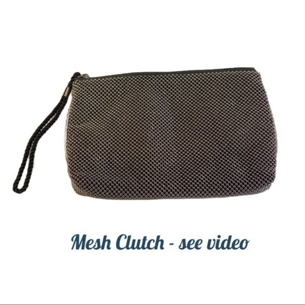 ‎Beaded Mesh Black Wristlet